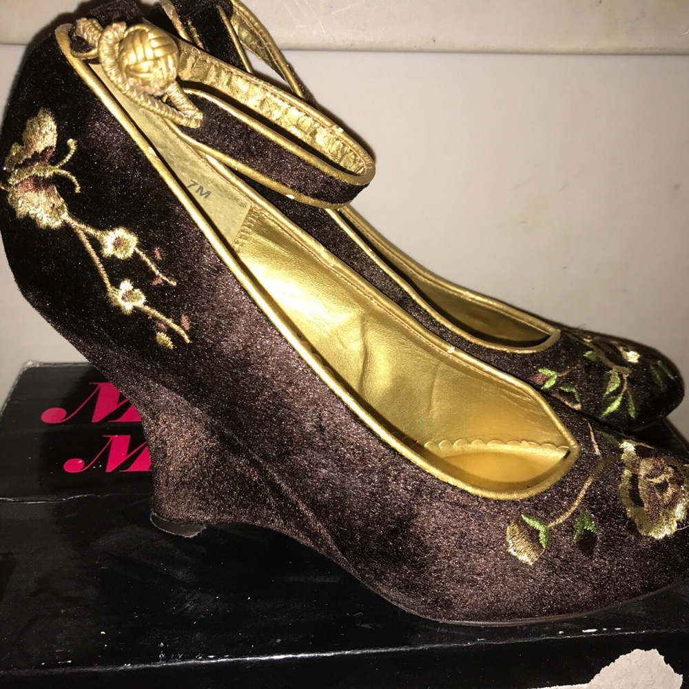 Chinese Laundry wedge heels